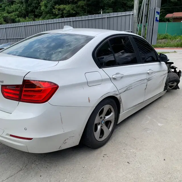 BMW 320D F30 465567 2013년식 전기형 분해 판매합니다