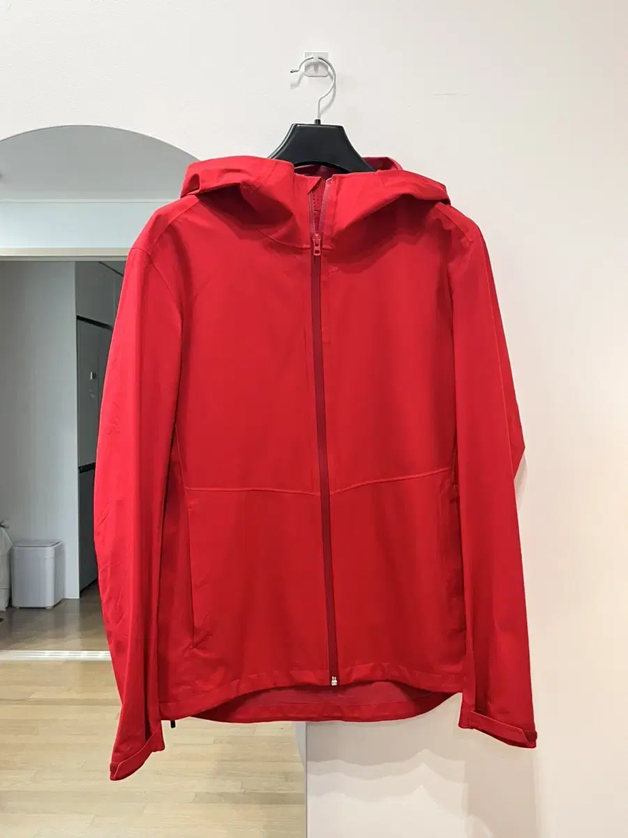 UNIQLO Waterproof Windbreaker (Red) L