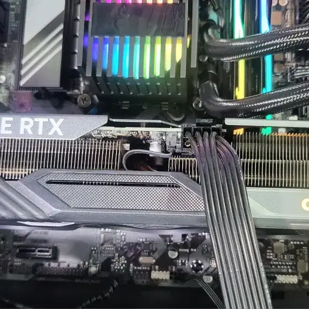 [2개월사용 수랭 ] i5 14세대 32G RTX4060TI M.2 1T