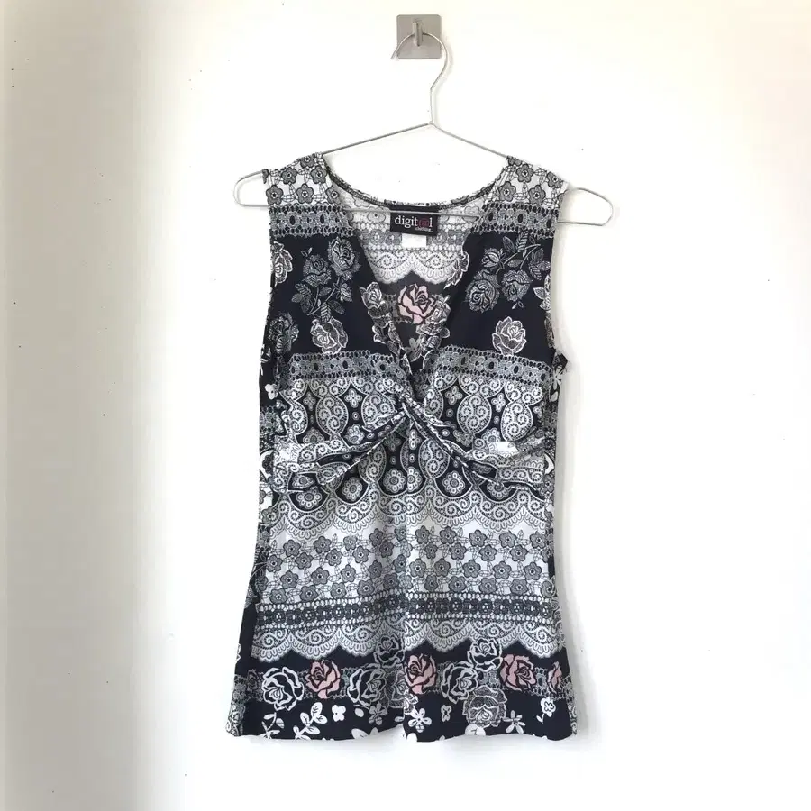 [SALE] Oriental Rose Sleeveless