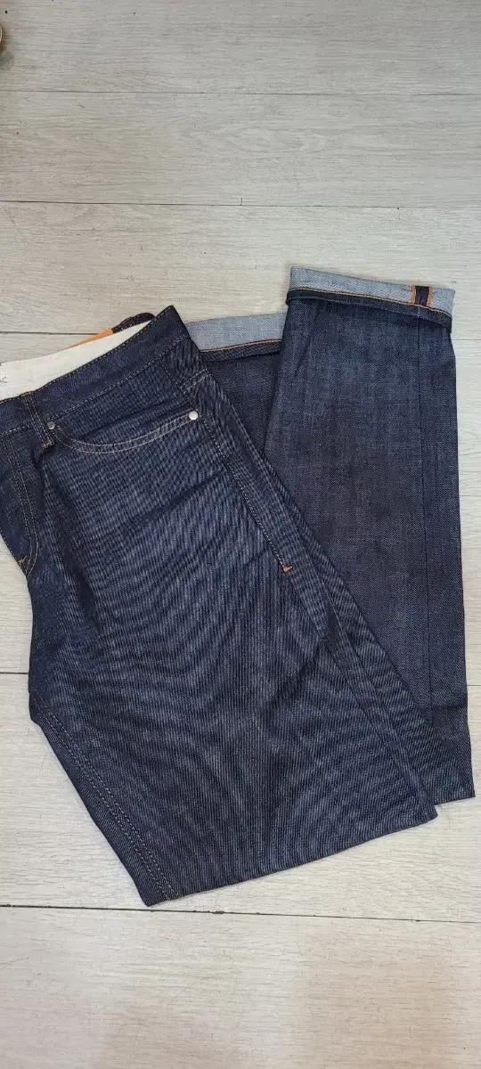 Flack jin 33. Jeans Genuine Berlin