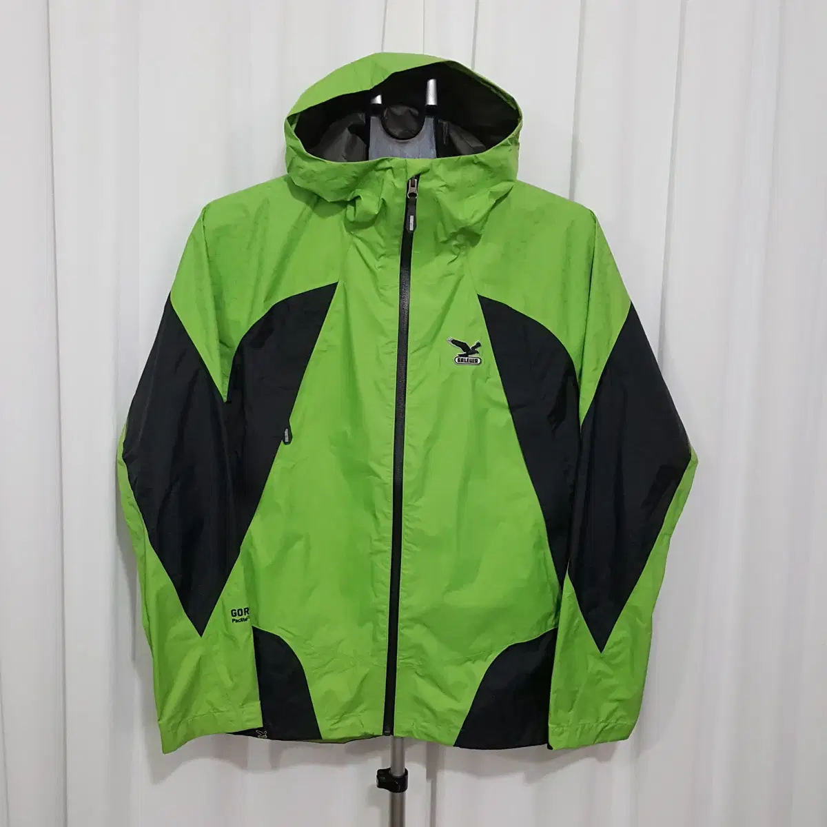 Salewa Gore-Tex Windbreaker Size 100 Oilskin