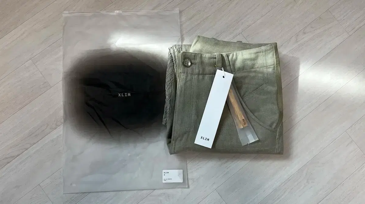 [2] xlim ep4 khaki trousers xlim