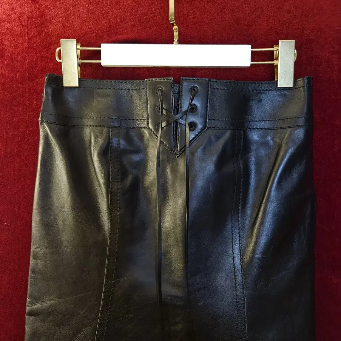 GUCCI 스트랩 포인트 레더 미디스커트 38size(26~27)