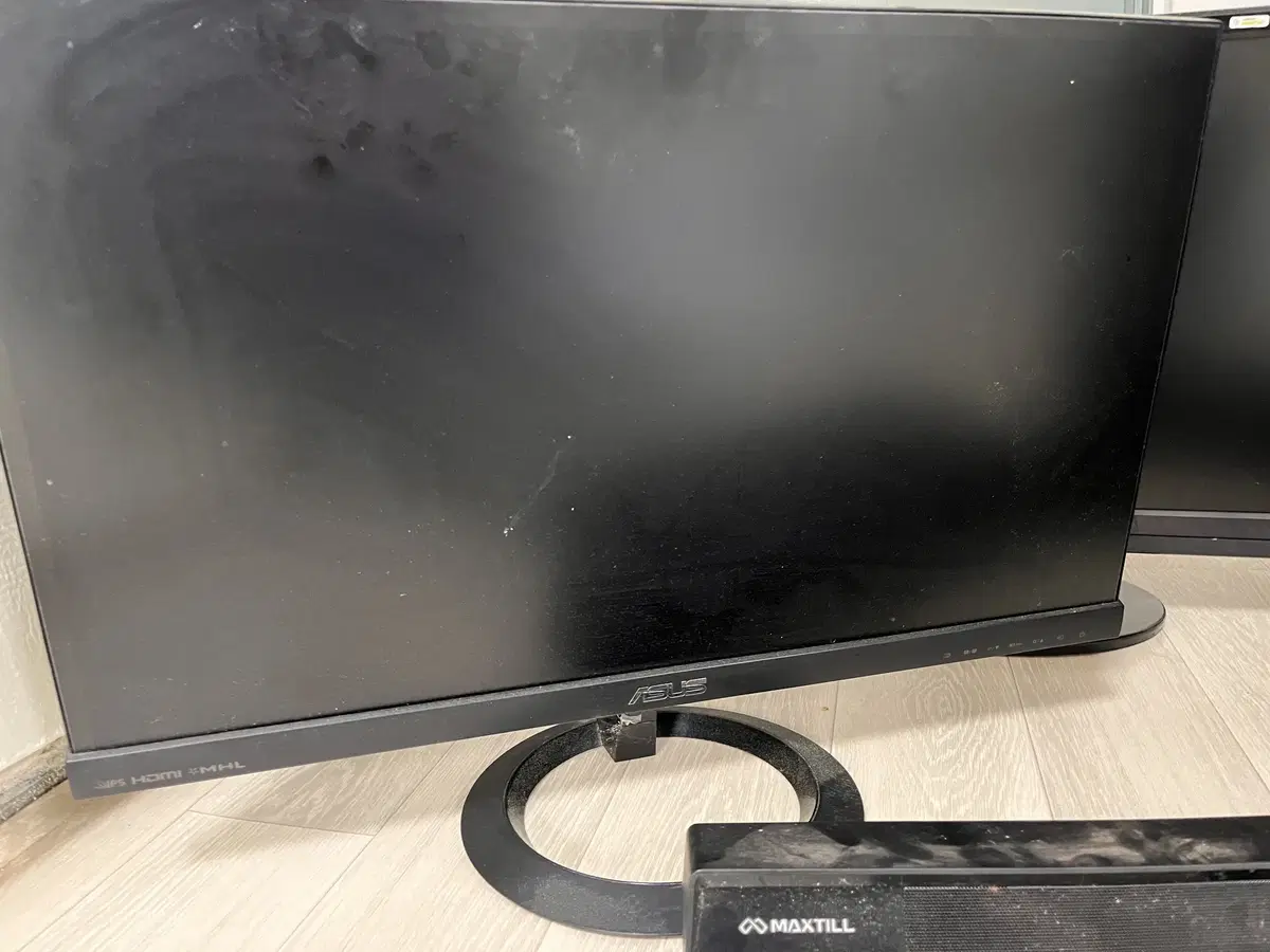 I'm selling two monitors for a computer