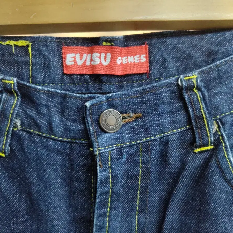 30) EVISU 백 프린팅 데님 팝니다