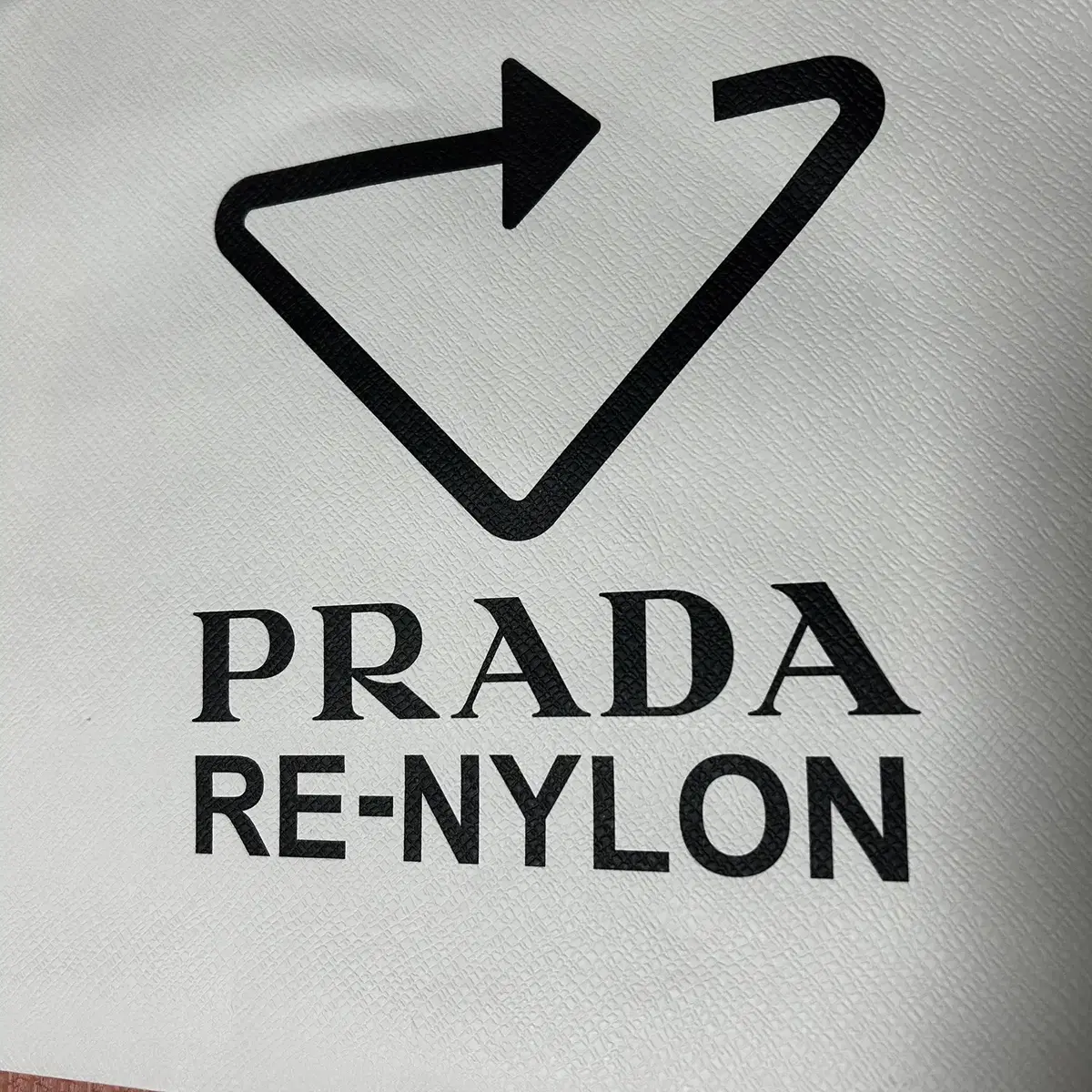 프라다 PRADA 쇼핑백 판매합니다.  - 사이즈 : 35.5-25-14