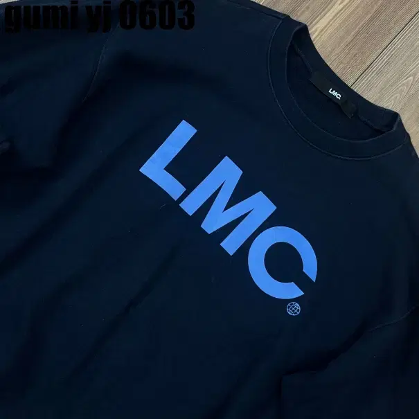 LMC 맨투맨 105