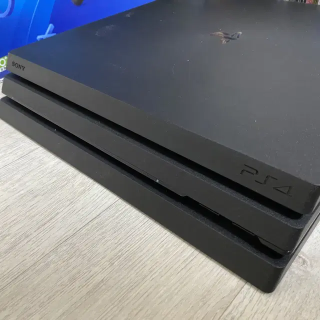 PS4 PRO 7218B