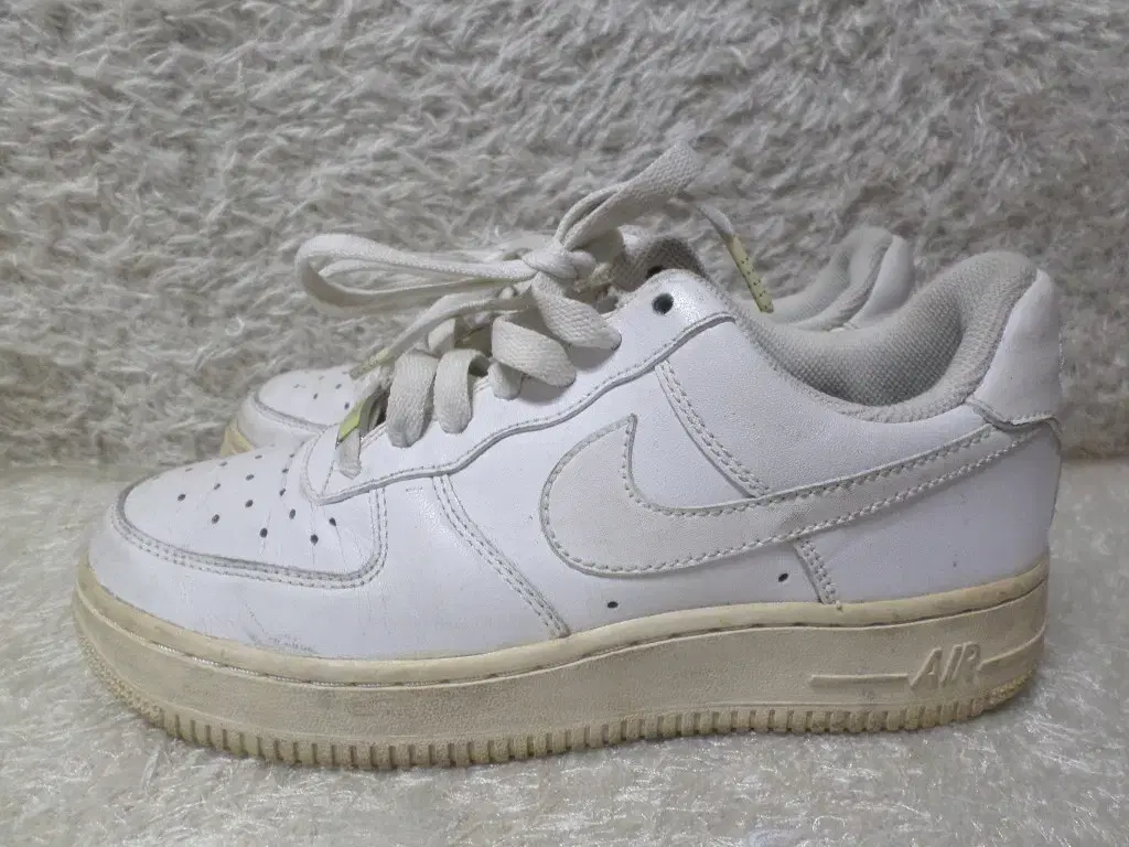 FLUROUGUE 225 Nike Air Force 1 Low White Sneakers Used Shoes