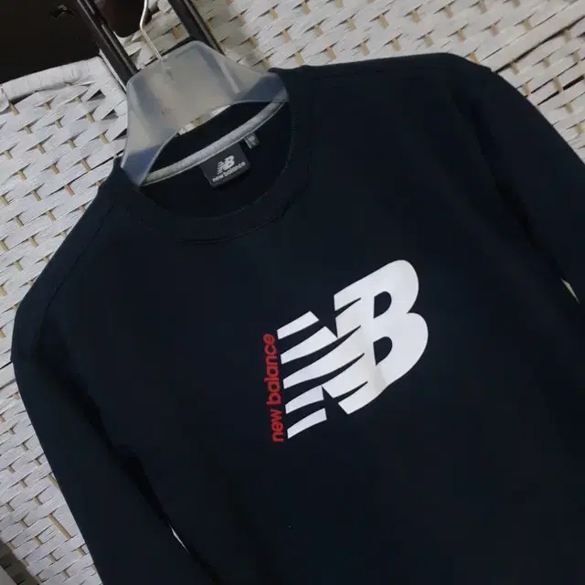 (1753) new balance 뉴발란스 스포츠 맨투맨 100 L