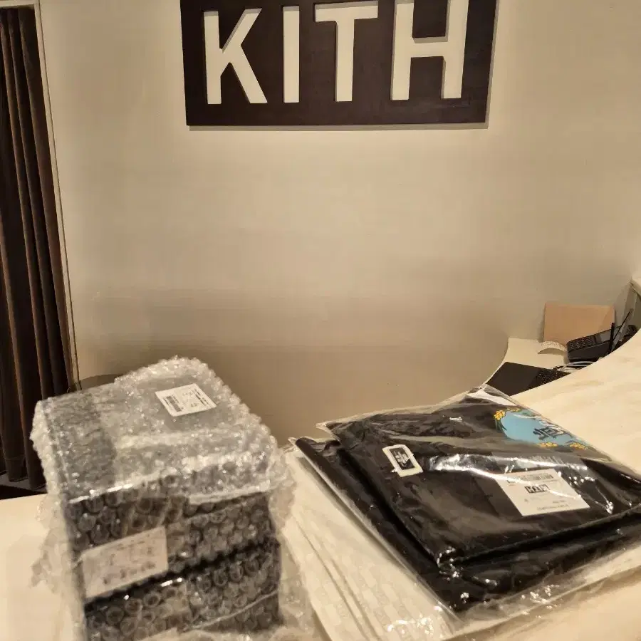 KITH_SEOUL 한정판 새상품 정가 그대로