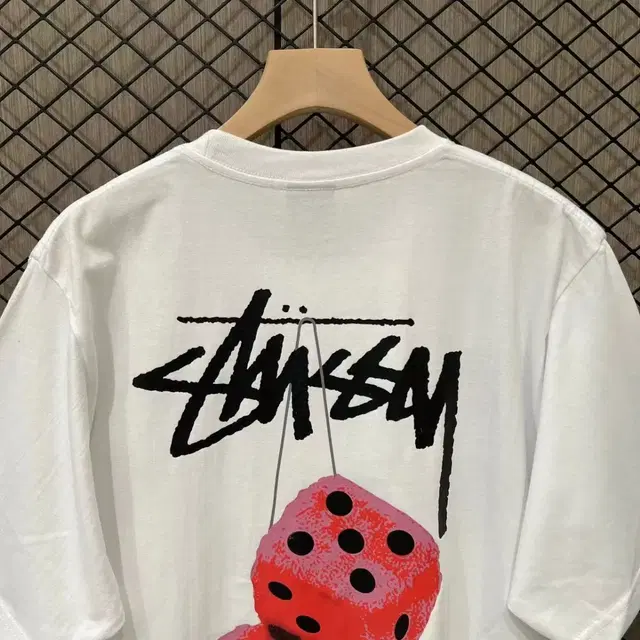 코튼 모던 남자 화이트 티셔츠Stussy