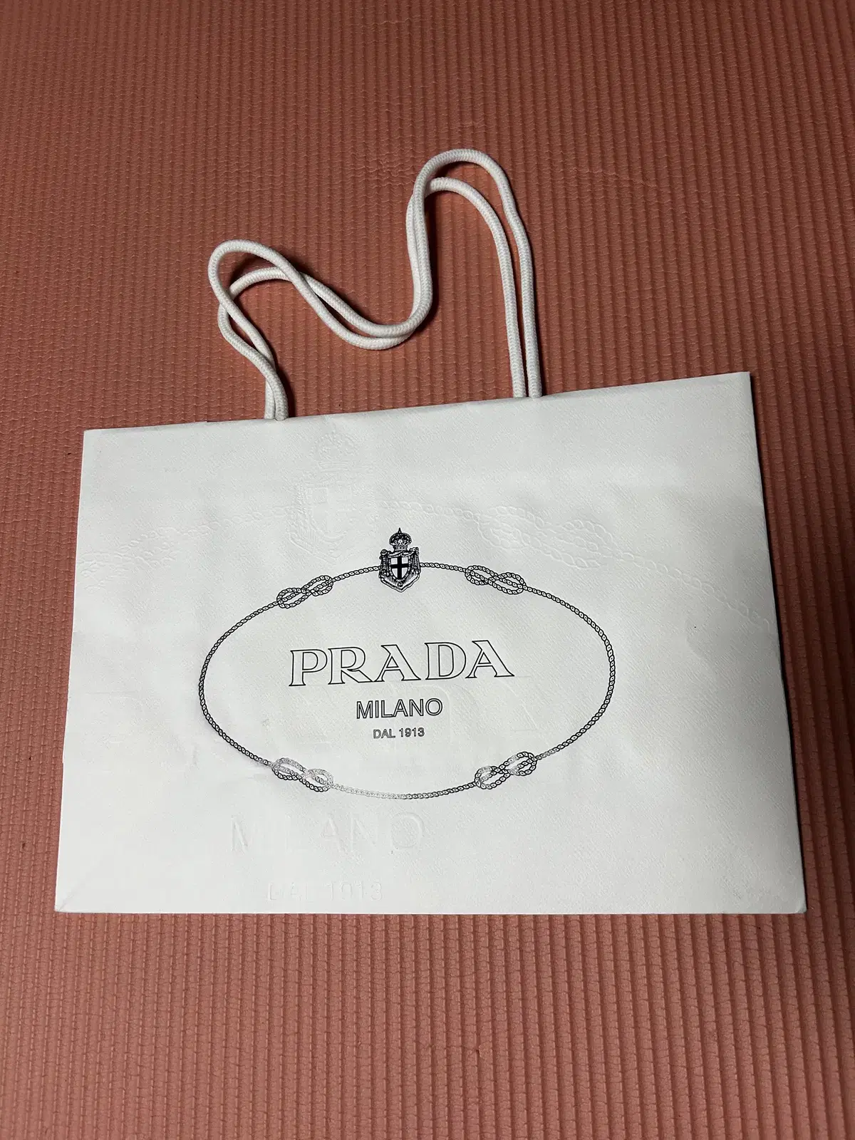 프라다 PRADA 쇼핑백 판매합니다.  - 사이즈 : 35-25-14cm