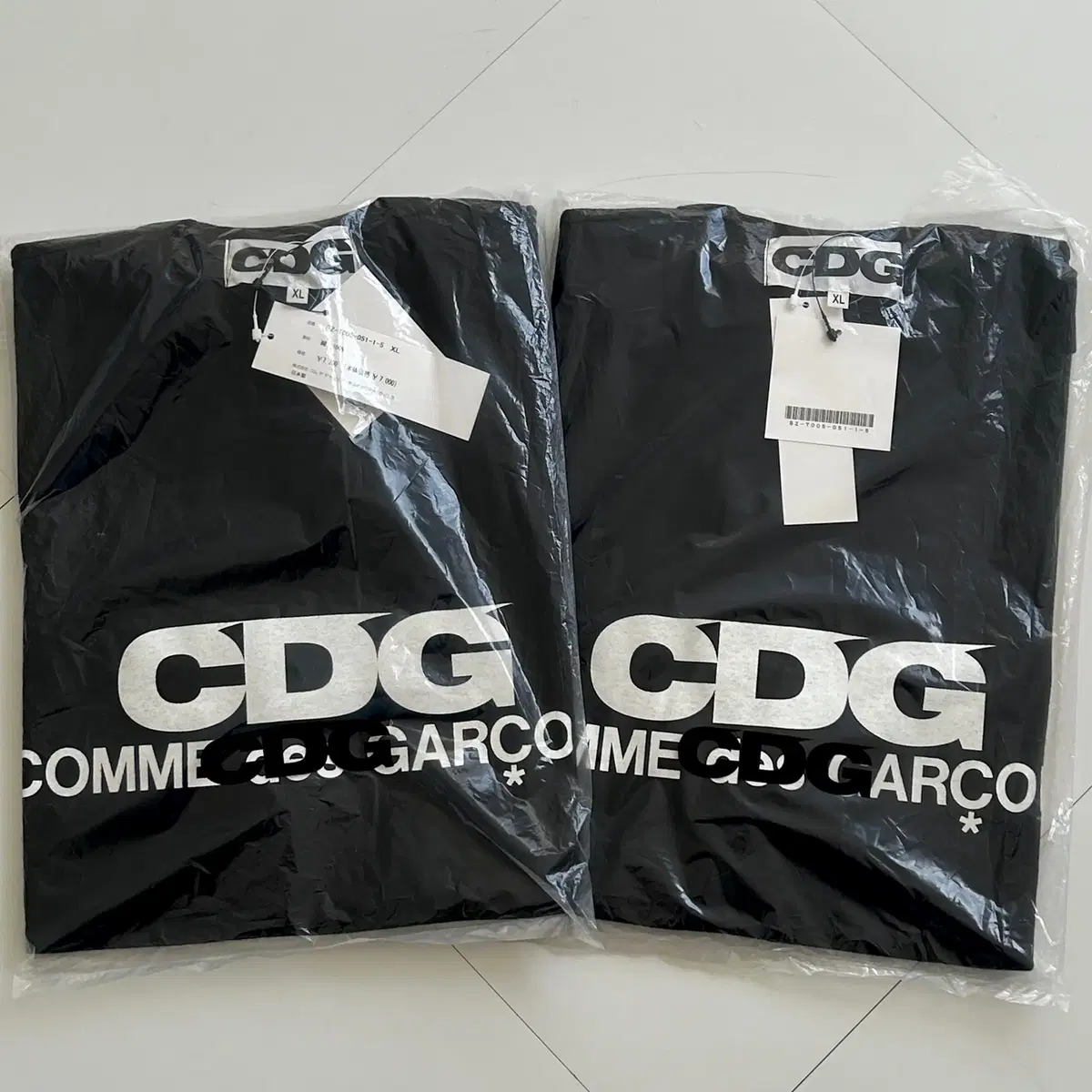 CDG Black Short Sleeve T-Shirt(size XL,New)