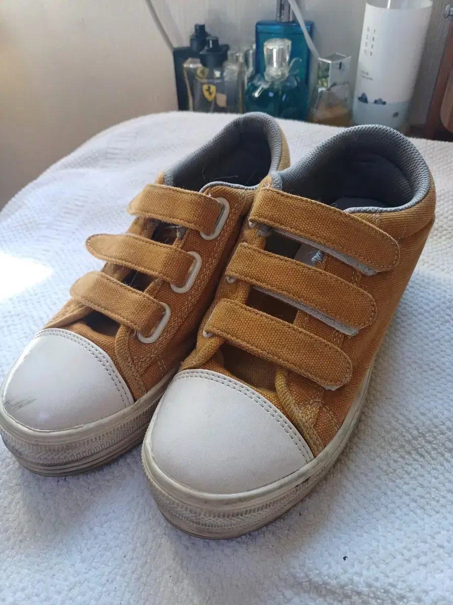 Vintage sneakers secondhand 245