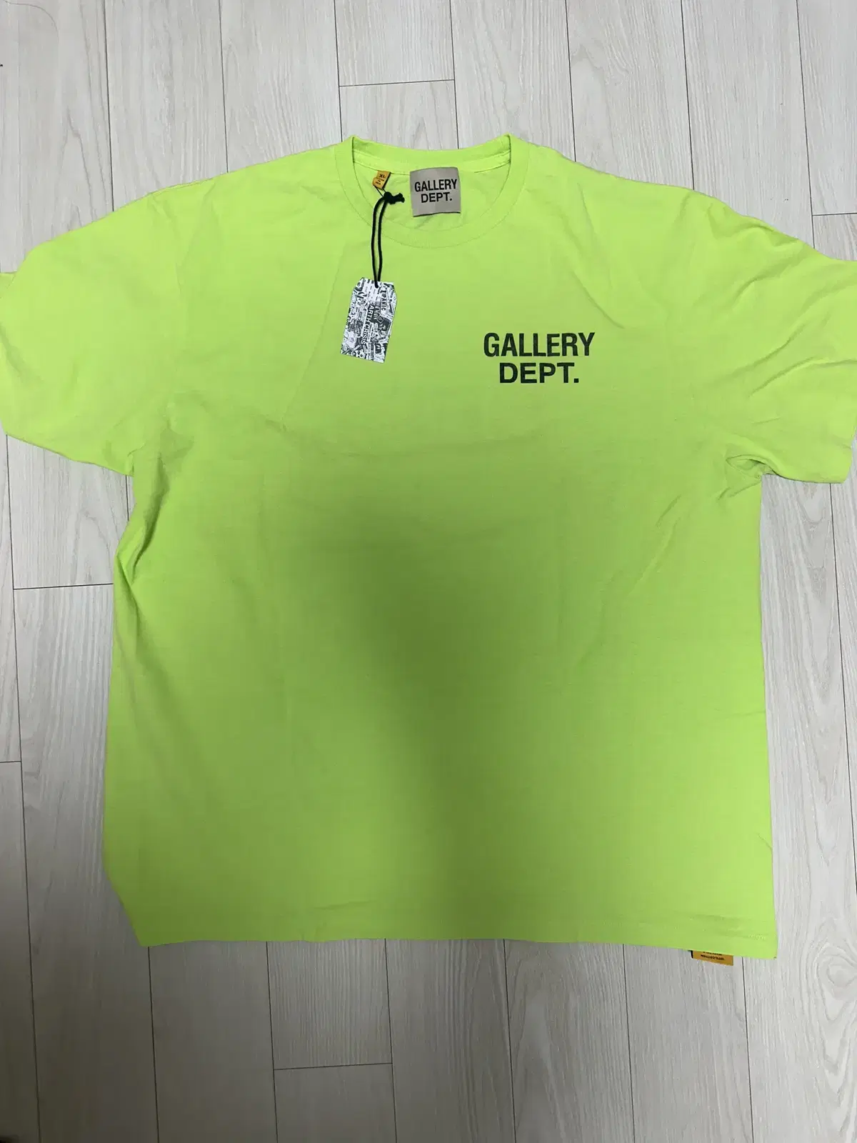 [xl] gallery department souvenir tee