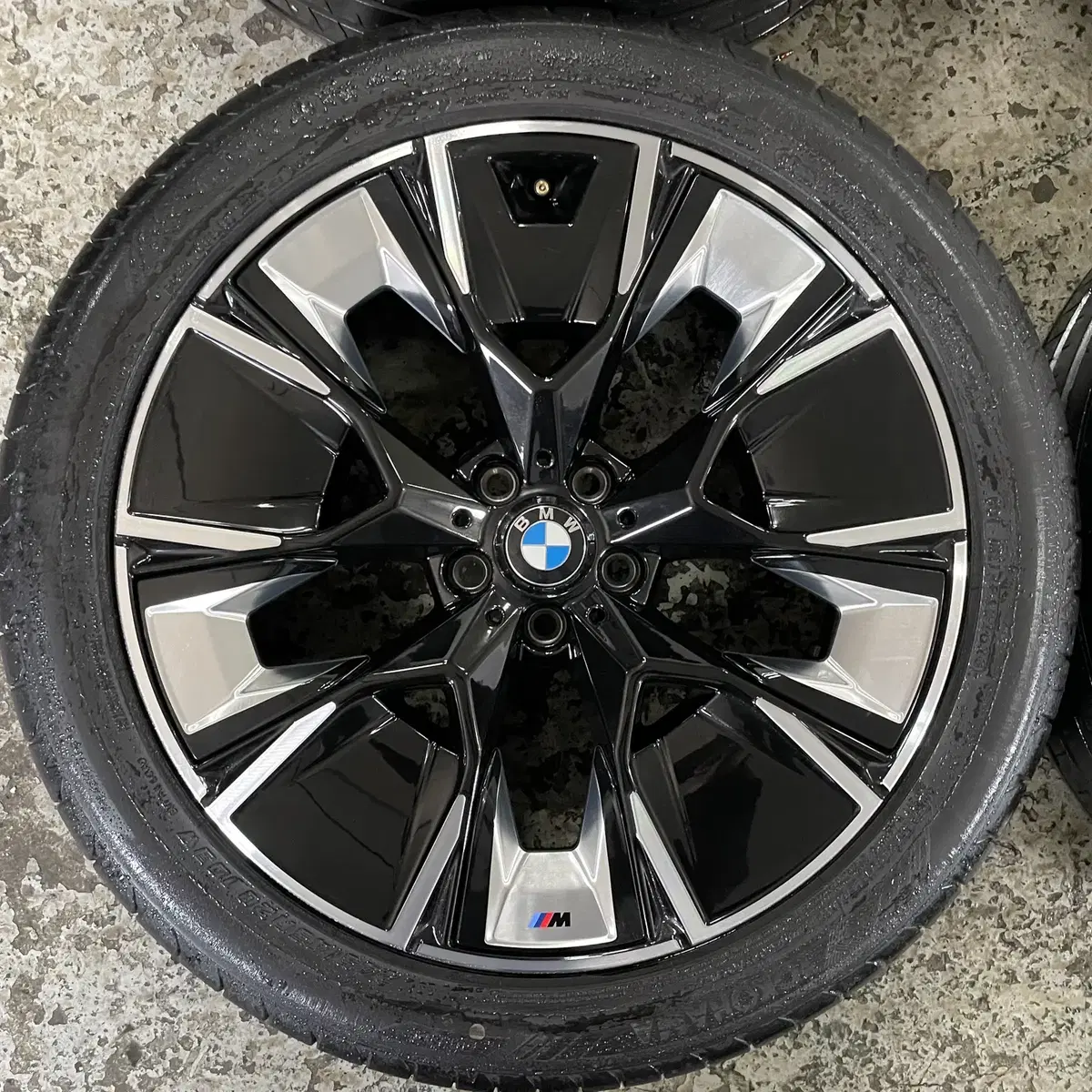 BMW ix3 890M 임판급 20인치 휠타이어 판매