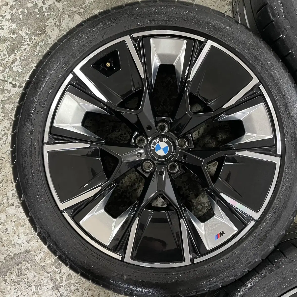 BMW ix3 890M 임판급 20인치 휠타이어 판매