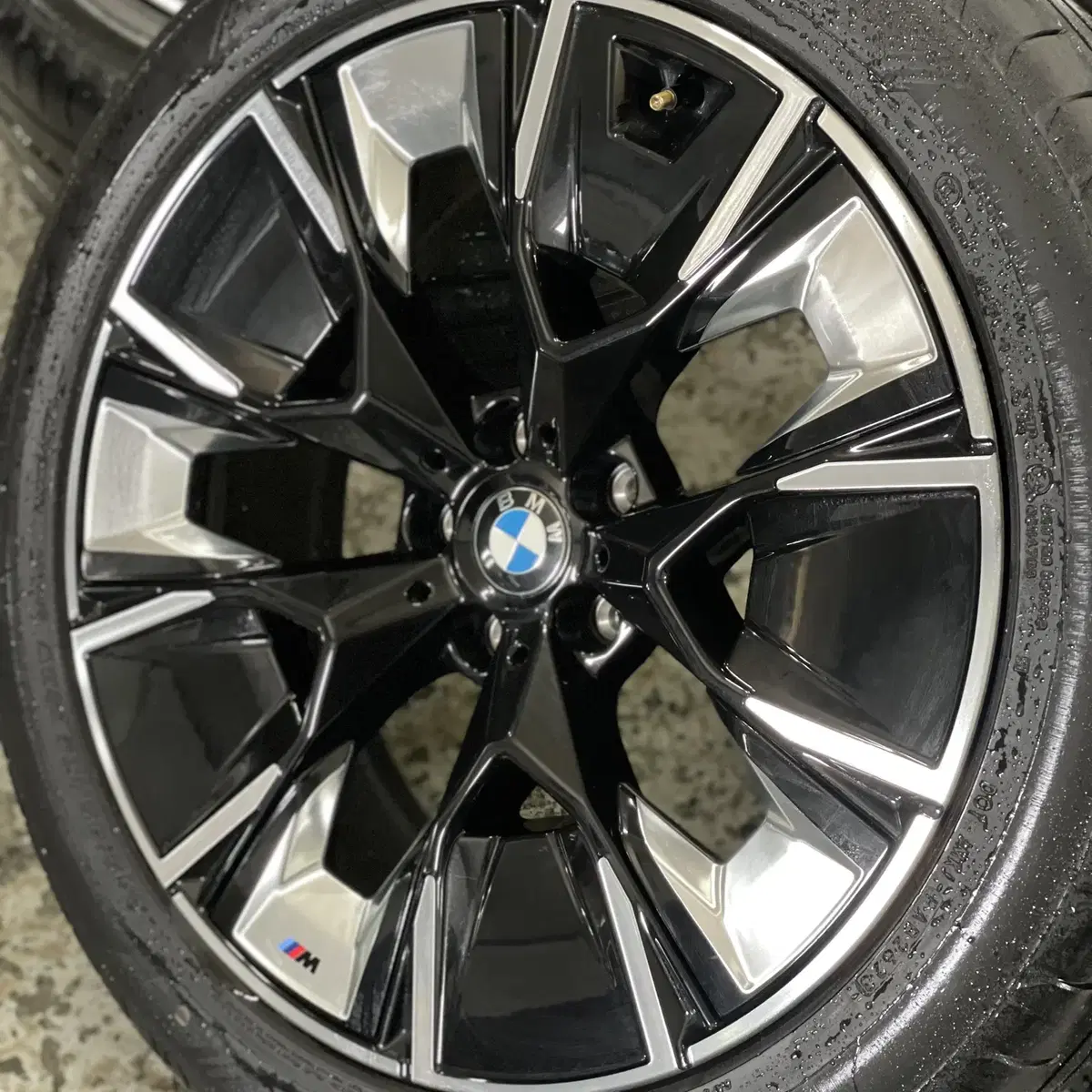 BMW ix3 890M 임판급 20인치 휠타이어 판매