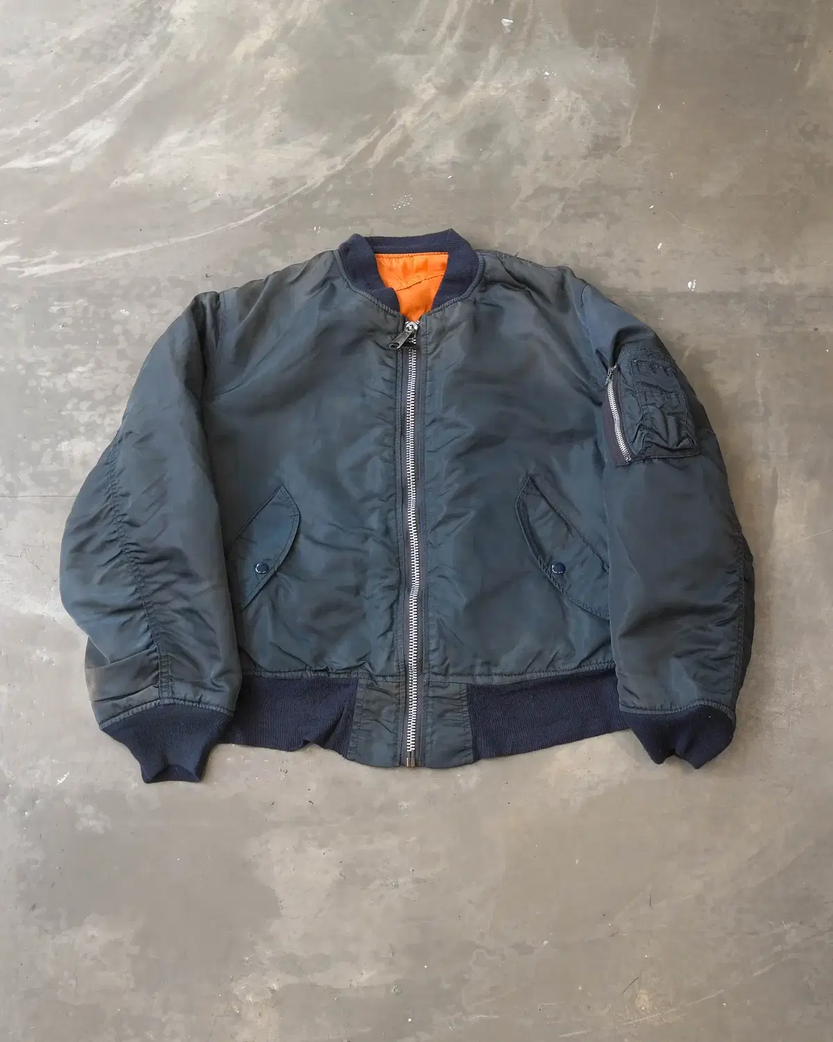 90s Alpha Industries MA-1 size 105