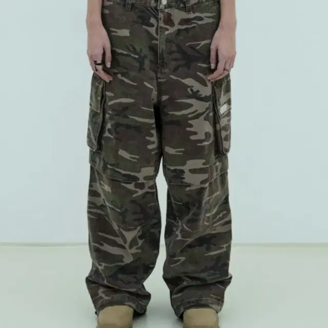 LEEY 카모 팬츠 CAMO POCKET CARGO PANTS KHA