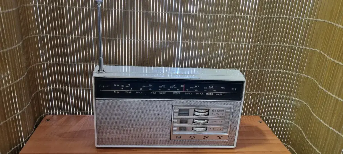 Sony TR-910 old antique radio