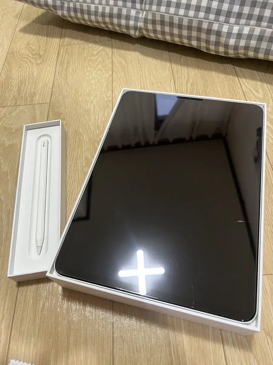 iPad Pro 2nd Generation 11-inch 128Gig WIFI + ApplePan 2nd Generation