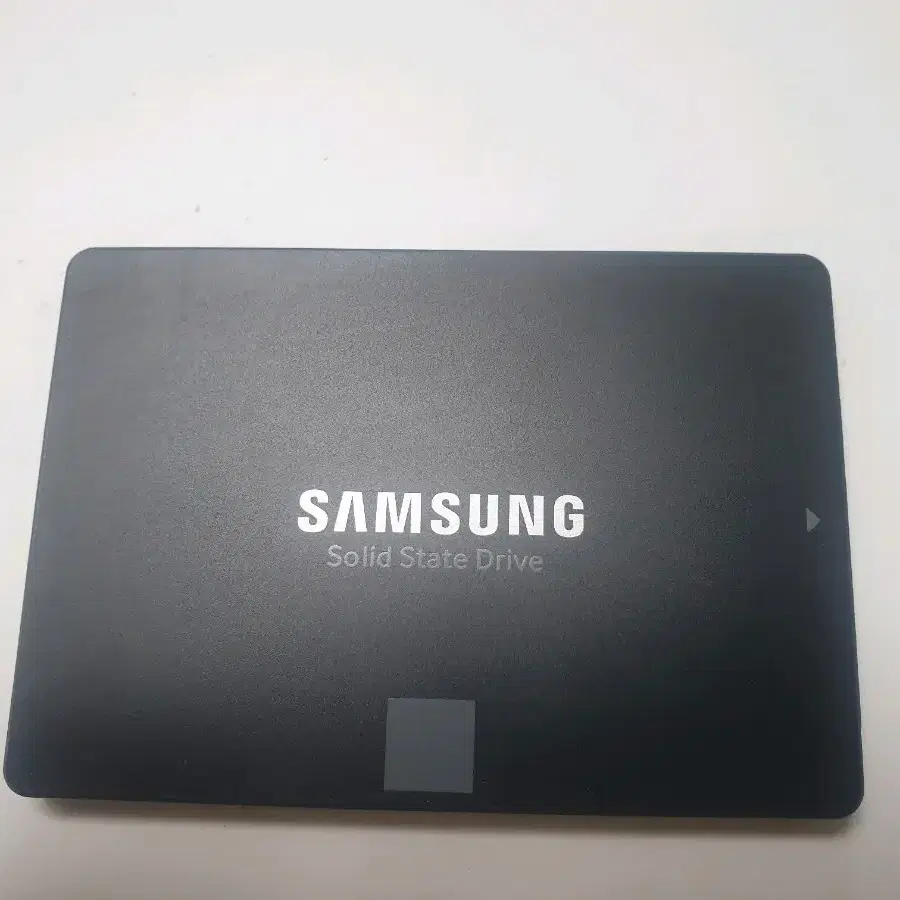 삼성전자 SSD 860 EVO 1TB 팝니다.