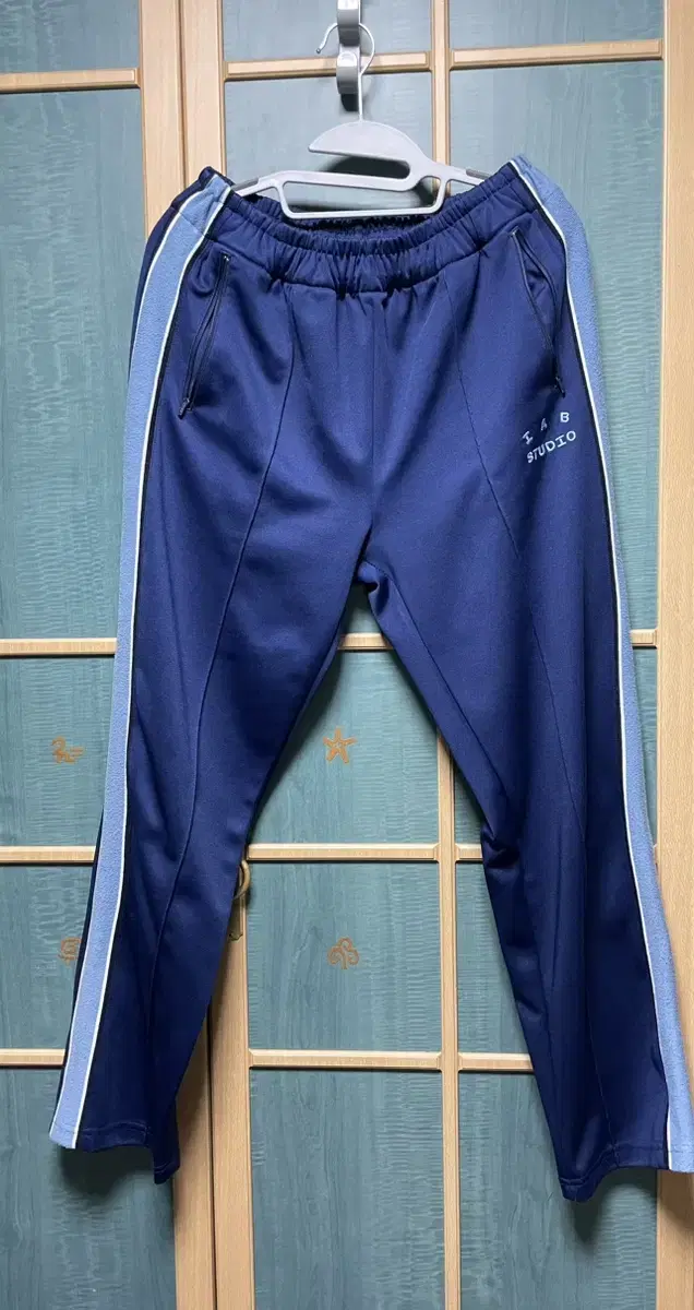 iappstudio track pants navyM