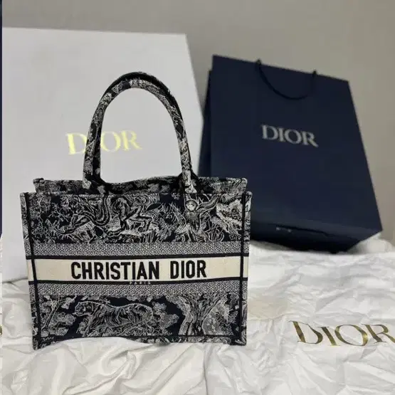 [인보이스 있음] dior book tote 미디엄 사이즈 디올가방