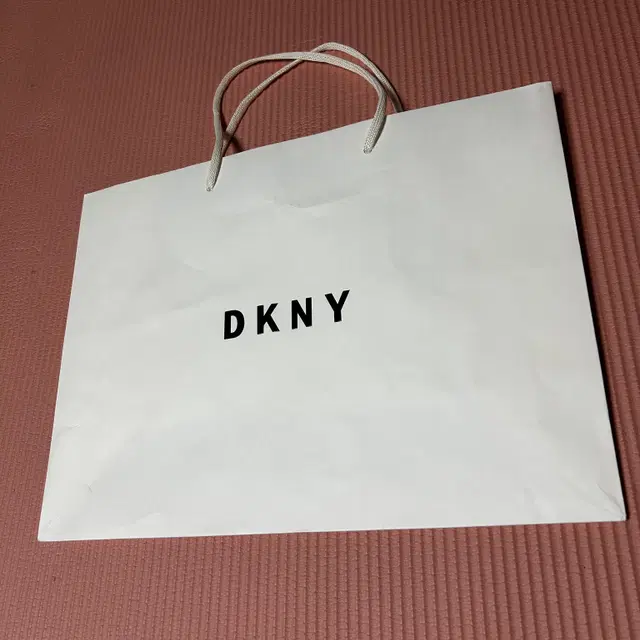 도나카렌뉴욕 DKNY 쇼핑백 판매합니다  - 사이즈 : 41-30.5-1