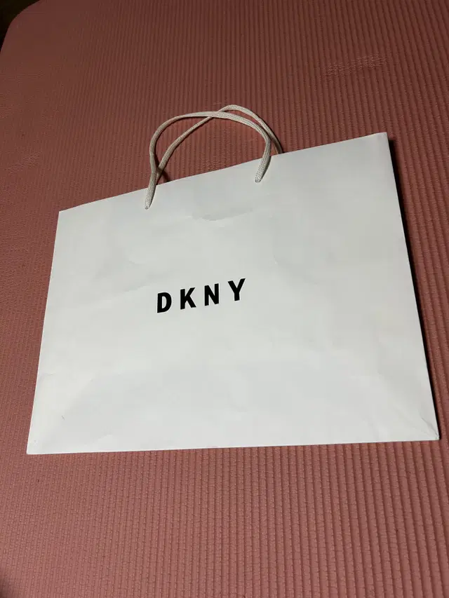 도나카렌뉴욕 DKNY 쇼핑백 판매합니다  - 사이즈 : 41-30.5-1