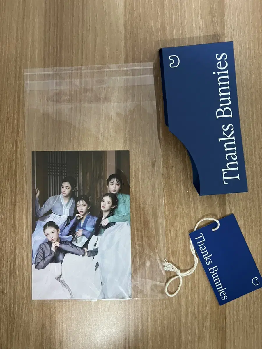 New Jeans Gyeongbokgung Hanbok postcard broadcast 역조공