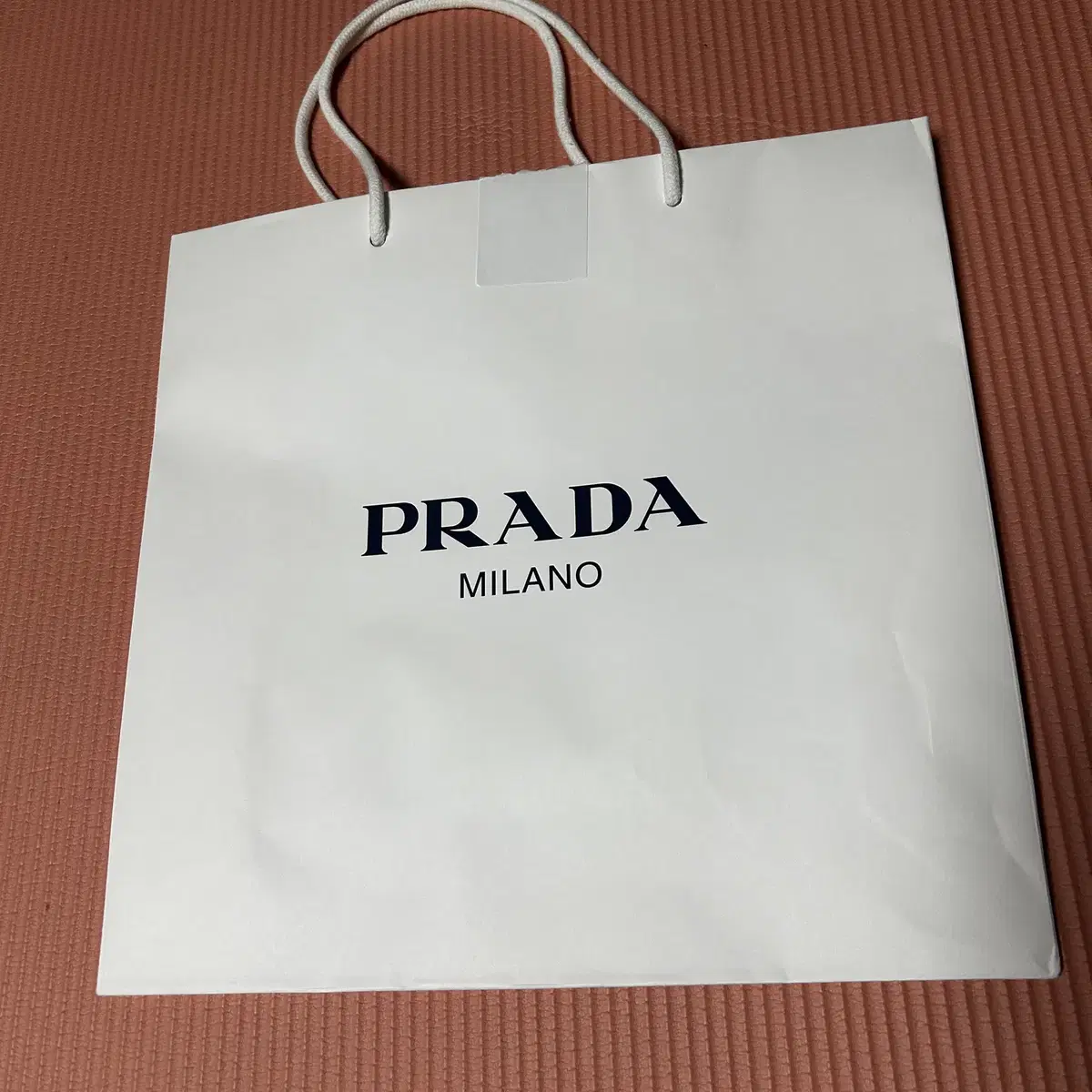 프라다 PRADA 쇼핑백 판매합니다.  - 사이즈 : 36-35-12