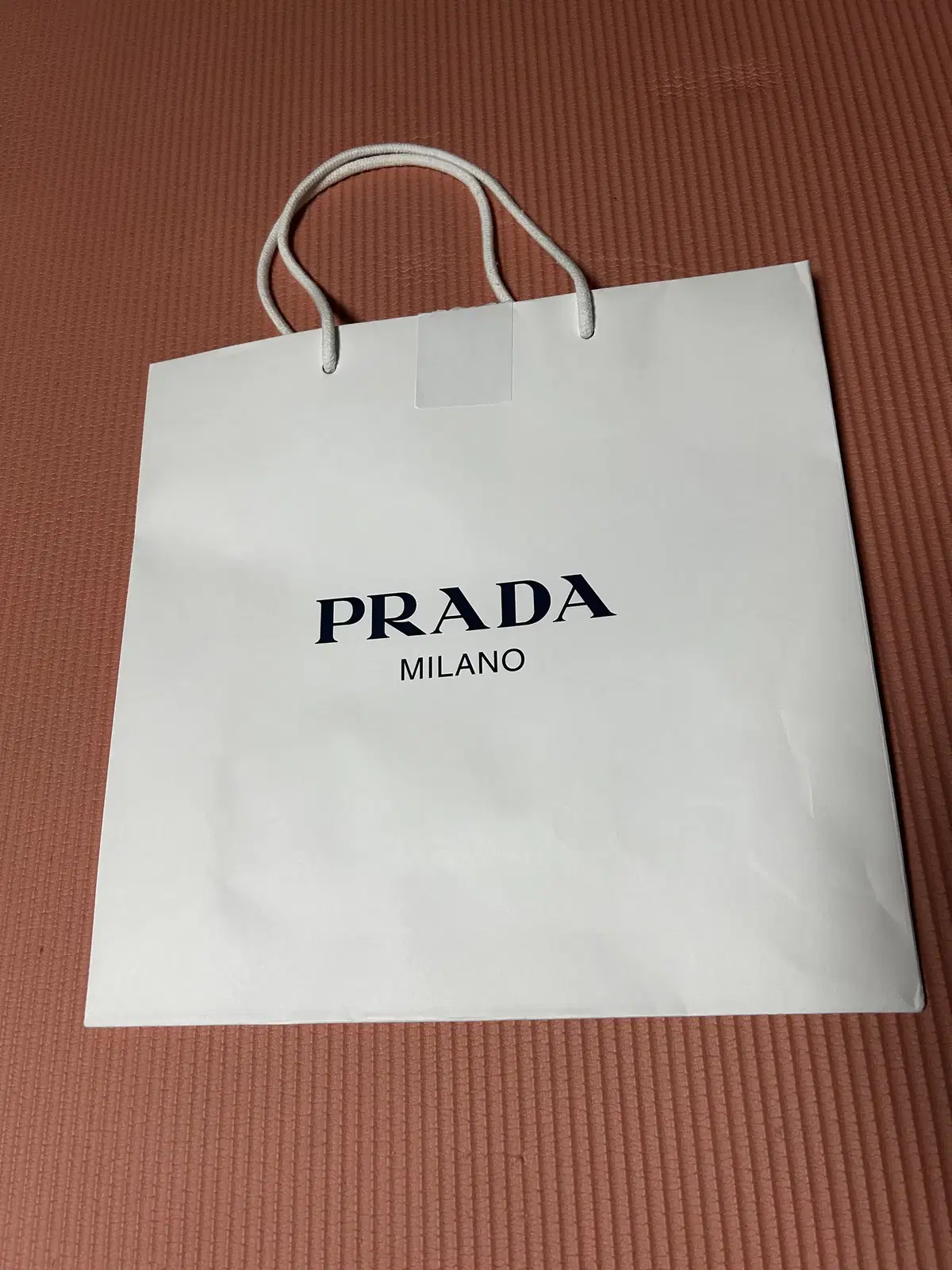 프라다 PRADA 쇼핑백 판매합니다.  - 사이즈 : 36-35-12