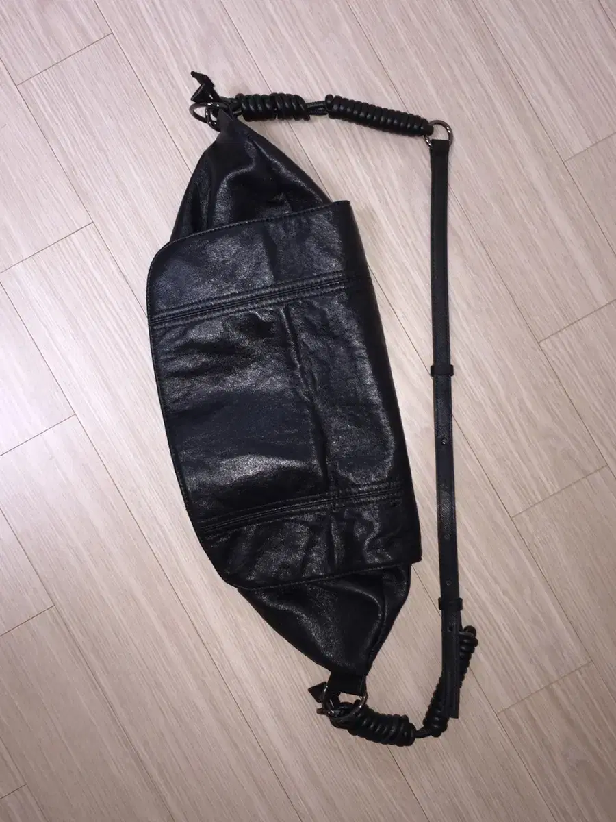 메종미네드 BAGUETTE VEGAN LEATHER HOBO BAG