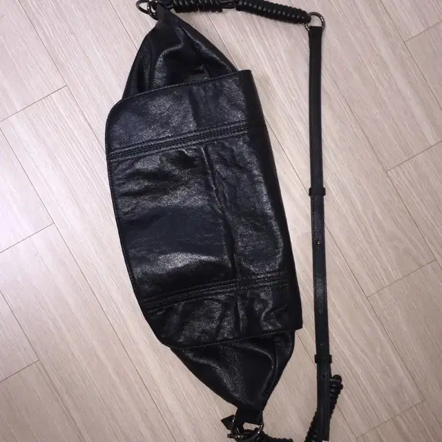 메종미네드 BAGUETTE VEGAN LEATHER HOBO BAG