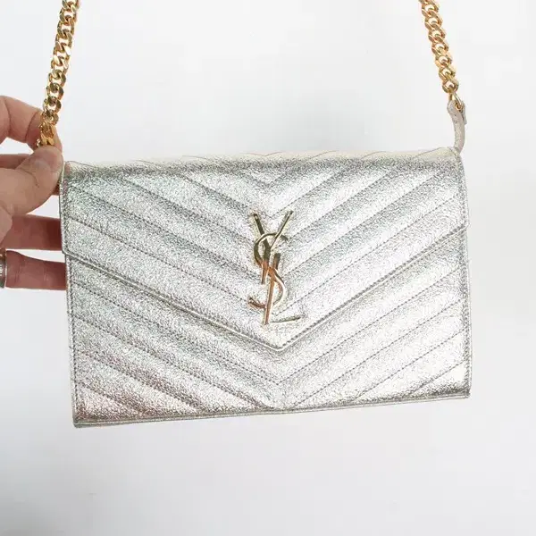 YSL SAINT LAURENT 메탈릭 골드 채인백