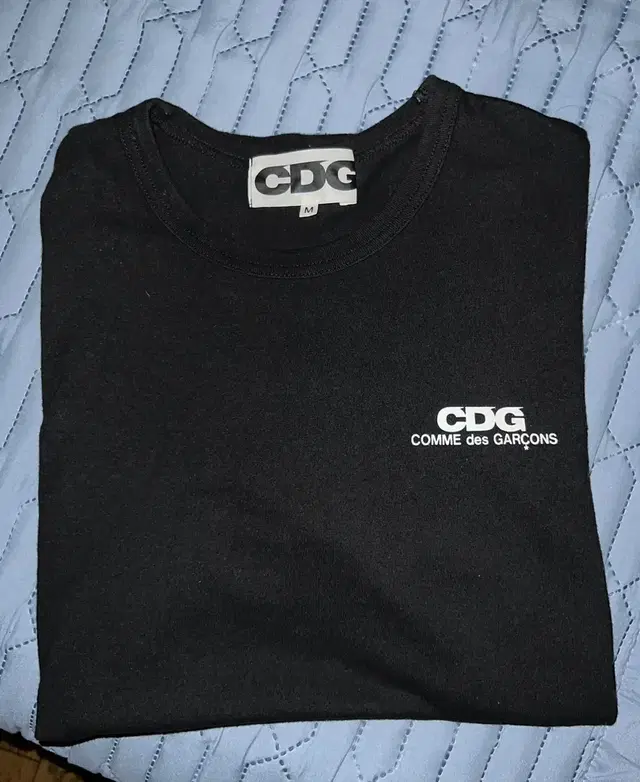 cdg 꼼데가르송 반팔 티셔츠 M사이즈