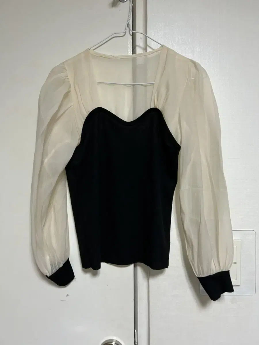 See-through puff square-neck knit blouse