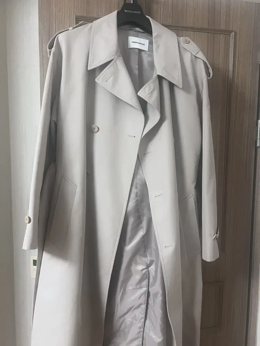 (L) Insilence Trench Coat Cream