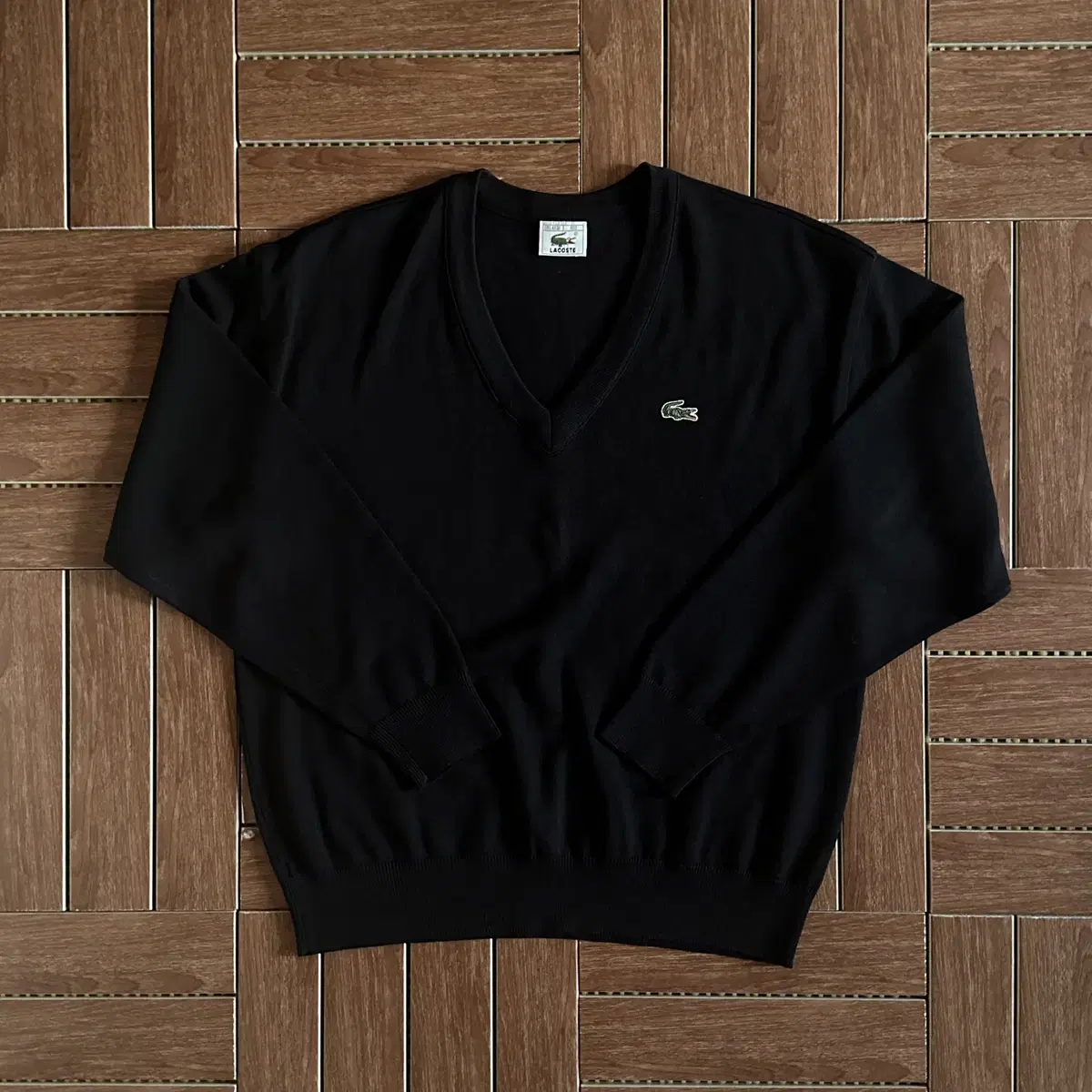 Lacoste V-neck knit sweater L