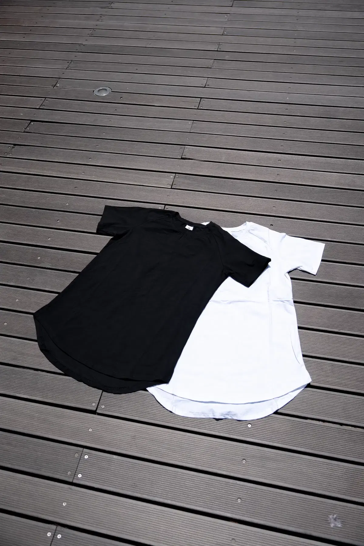 Muscle fit short sleeve t-shirt size M,L black/white back in stock