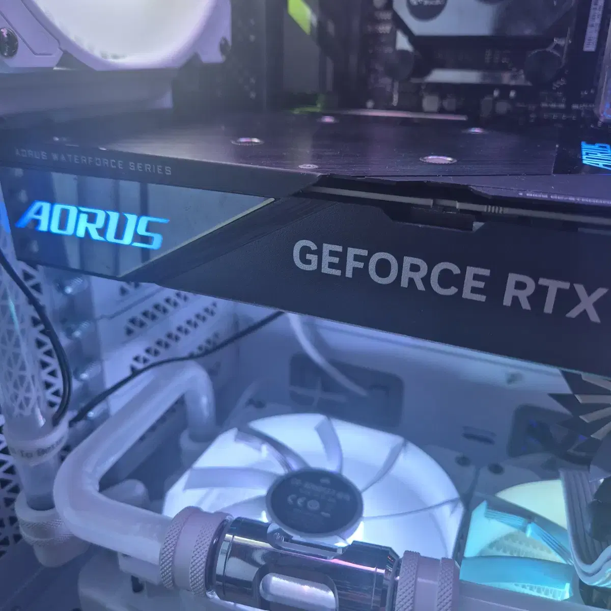 기가바이크 rtx4080 어로스 익스트림 워터포스 팝니다