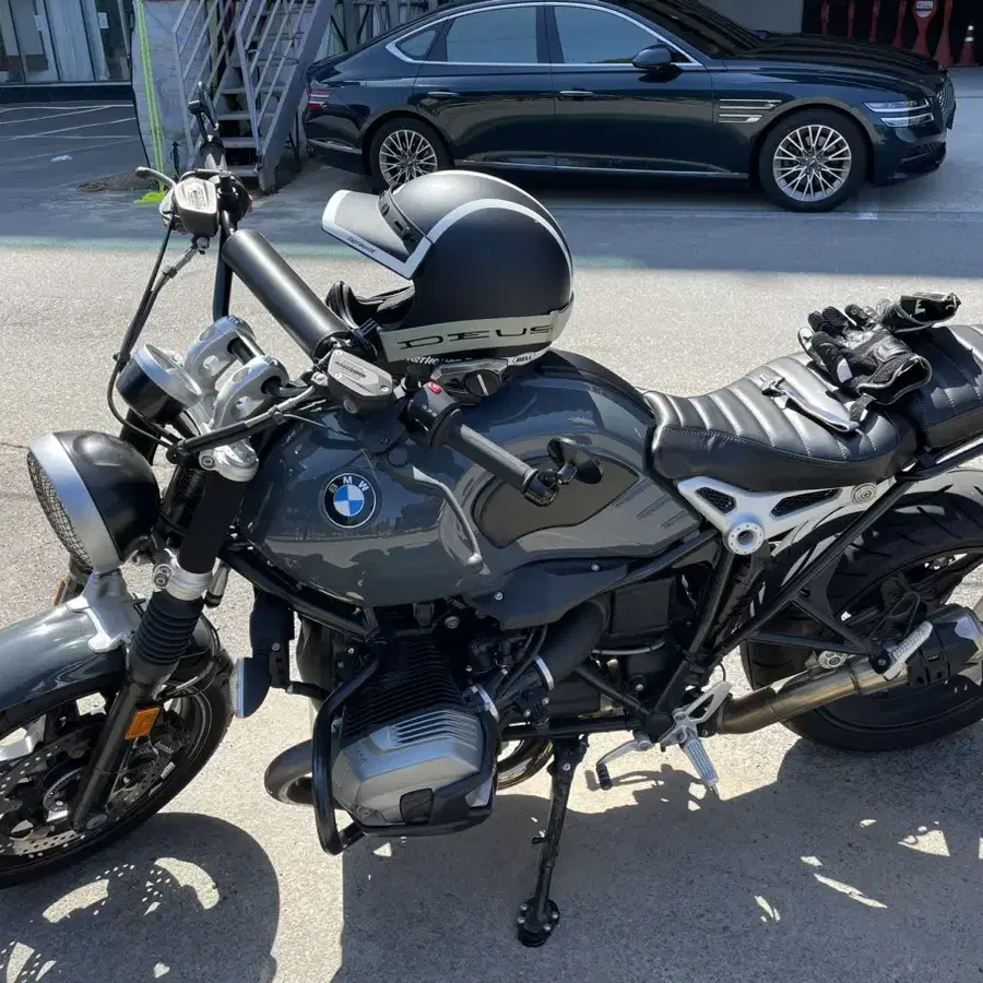 bmw r9t 퓨어 판매합니다.