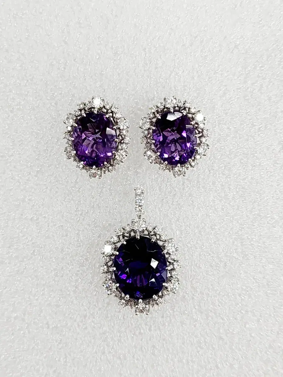 Golden Dew 18K White Gold Iberis Amethyst Earrings.Pendant Set