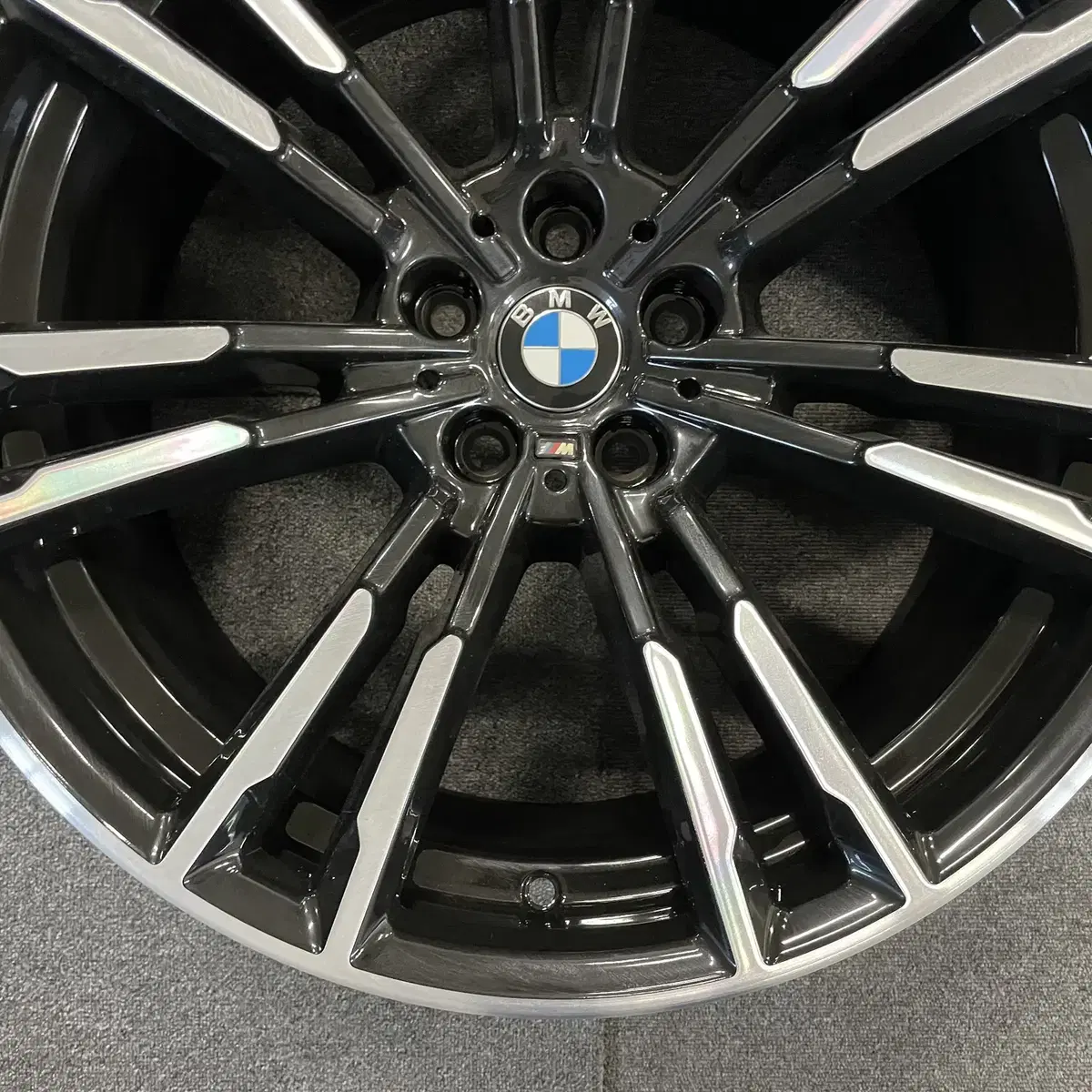 BMW F90 M5 706M 정품 20인치 휠1개 판매