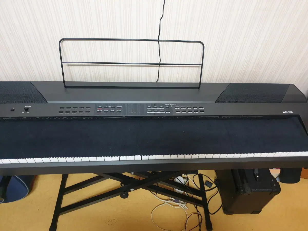 I am selling my KA90 electric piano.