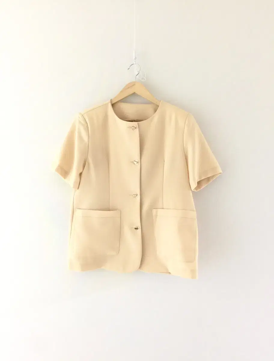 (New) Yellow short-sleeved jacket with a tone-down